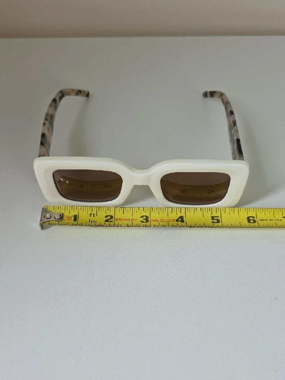 Banbe Beige Rectangular Sunglasses with Brown Lenses and Tortoiseshell Temples